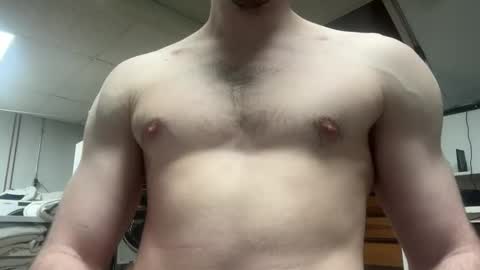shirtlesshunk15 online show from March 4, 10:29 pm