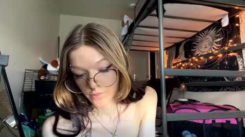 Eva Marie online show from April 16, 6:30 pm