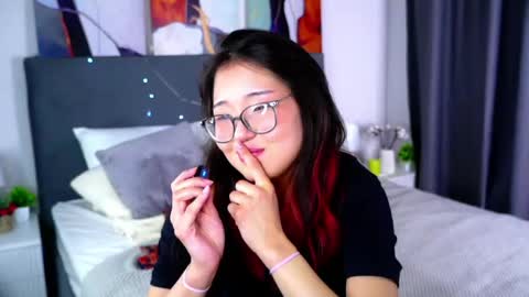 Naomi online show from April 4, 2:02 pm