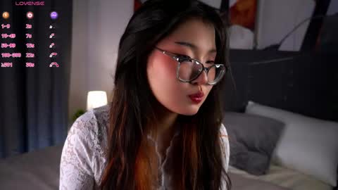 Naomi online show from May 14, 11:30 am