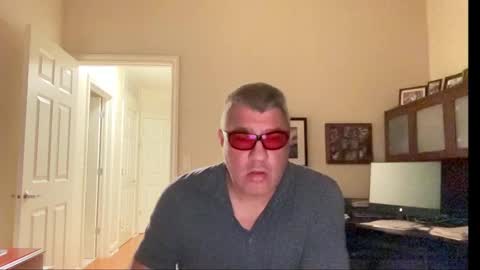 Chicago Guy online show from September 26, 4:09 am