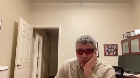 Chicago Guy online show from December 6, 7:26 am