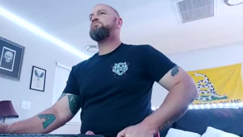 Snapshot of shwmeyours chatting on December 7, 1:08 am shwmeyours online show from December 7, 1:08 am