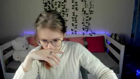 Snapshot of shy_elina01 chatting on October 20, 10:31 am shy_elina01 online show from October 20, 10:31 am