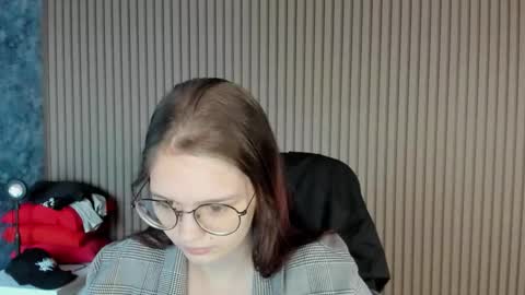 Snapshot of shy_elina01 chatting on October 6, 10:33 am shy_elina01 online show from October 6, 10:33 am