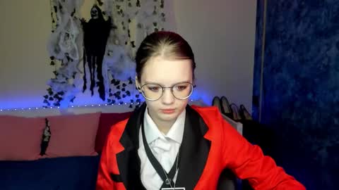 shy_elina01 online show from October 31, 10:48 am