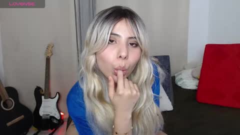 Snapshot of shy_kloe chatting on November 1, 3:28 am Kloe online show from November 1, 3:28 am