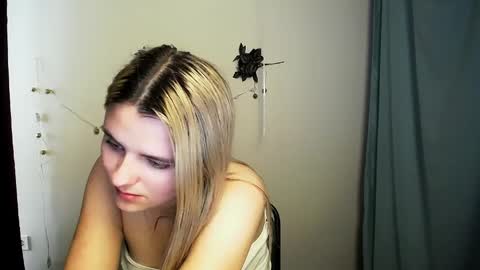 shy_sabrina_ online show from May 13, 4:38 pm