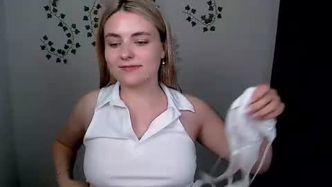 shy_sabrina_ online show from July 2, 12:54 pm