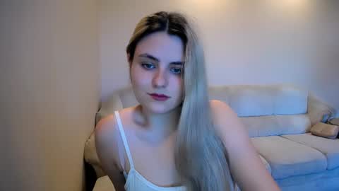 shy_sabrina_ online show from June 15, 2:53 pm