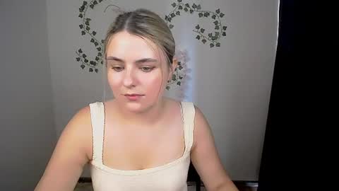 shy_sabrina_ online show from August 4, 1:29 pm