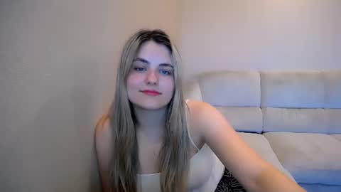 shy_sabrina_ online show from June 9, 3:23 pm