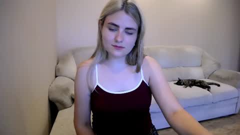 shy_sabrina_ online show from June 24, 3:19 pm