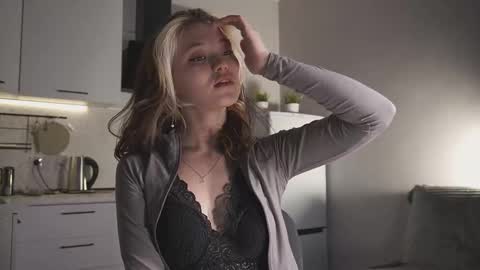 Akemi online show from March 31, 2:50 pm