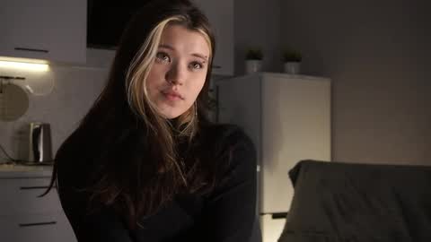 Akemi online show from April 9, 3:50 pm