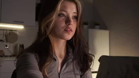 Akemi online show from April 7, 4:09 pm