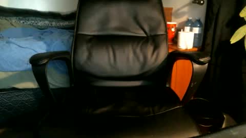 shyboyhugecum2020 online show from May 24, 5:25 am