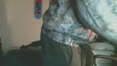 shyboyhugecum2020 online show from March 14, 4:27 am