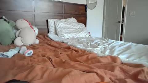 shypetitebaby online show from December 4, 5:01 pm