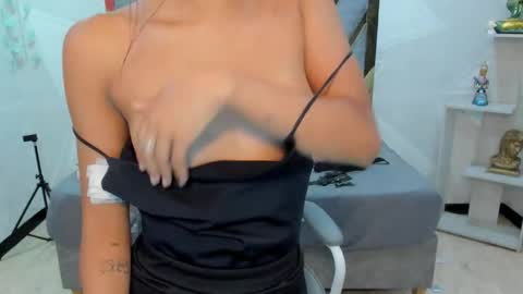 sidney_brownn online show from December 23, 1:01 am