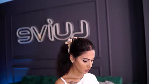Snapshot of siennaruh chatting on October 19, 9:47 am Sienna online show from October 19, 9:47 am
