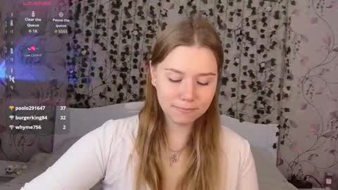 Chloe online show from October 22, 5:32 am