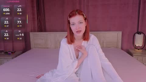 silly___woman online show from December 21, 2:34 pm