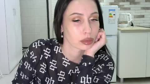 silver_still online show from April 11, 5:28 pm