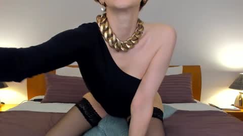 Snapshot of simonadebeauvoir chatting on October 2, 1:21 pm Simona online show from October 2, 1:21 pm