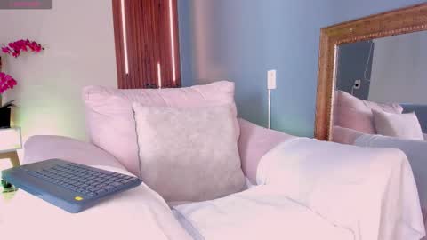 simonastar_ online show from February 28, 1:59 pm