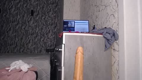 regina online show from December 5, 8:35 am