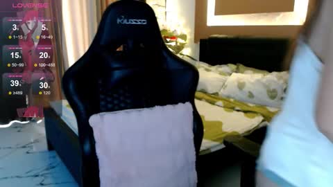 Adrianna Fowler online show from December 15, 12:28 am