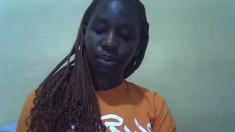 simplyloy33 online show from May 6, 1:44 am