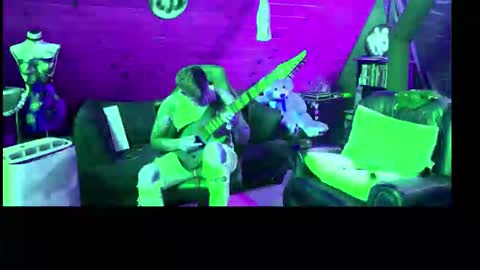 Dustbunnyfoofoo online show from October 6, 8:04 pm