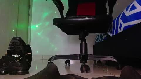 only foot                         worshipers here online show from February 10, 4:59 am