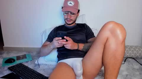 Snapshot of sirs_papi chatting on October 17, 3:43 am Call me papi online show from October 17, 3:43 am