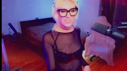 Ashleigh Mak online show from March 8, 12:00 am