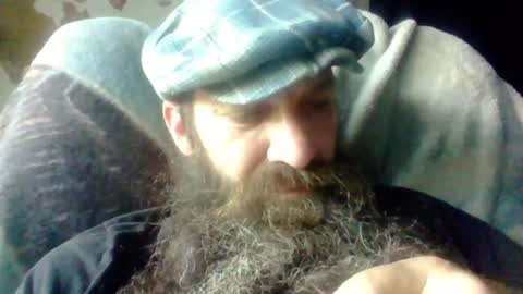 sitonmybeardxxx online show from May 24, 7:31 pm
