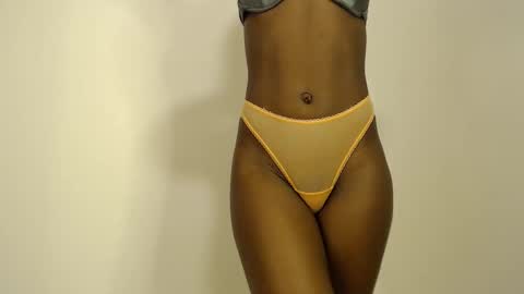 sizzly_ass online show from May 24, 2:19 am