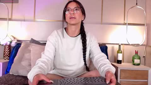 Skay  online show from November 11, 1:35 pm