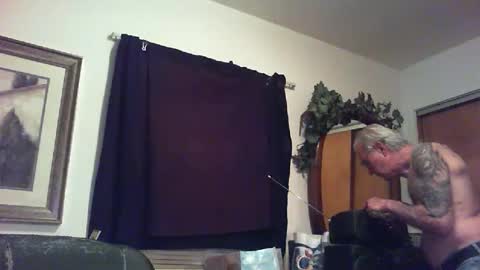 skeeeziks online show from May 2, 3:23 am