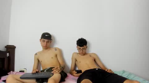 skinny_colombian online show from December 5, 6:06 pm