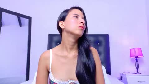 Snapshot of skinny_hottie18 chatting on October 11, 1:38 pm skinny_hottie18 online show from October 11, 1:38 pm