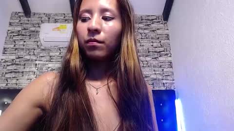 Snapshot of skinny_hottie18 chatting on February 28, 9:01 pm skinny_hottie18 online show from February 28, 9:01 pm