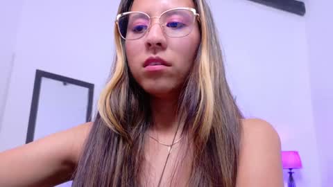 Snapshot of skinny_hottie18 chatting on February 6, 2:04 pm skinny_hottie18 online show from February 6, 2:04 pm