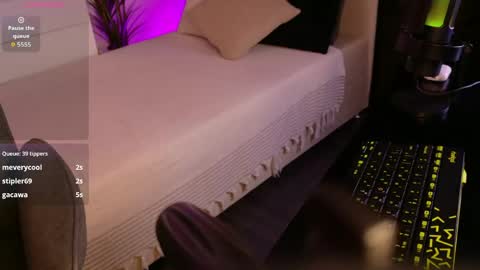 Ellie online show from May 28, 1:58 am