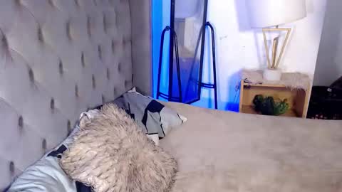 skinnytrans69 online show from December 14, 8:31 am