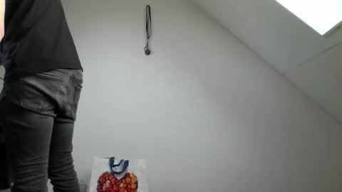 Snapshot of skippyhihi chatting on October 18, 2:21 pm skippyhihi online show from October 18, 2:21 pm