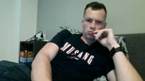 Snapshot of skippyhihi chatting on October 11, 10:42 am skippyhihi online show from October 11, 10:42 am