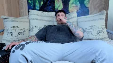 Snapshot of skirlingod chatting on September 26, 6:43 am skirlingod online show from September 26, 6:43 am